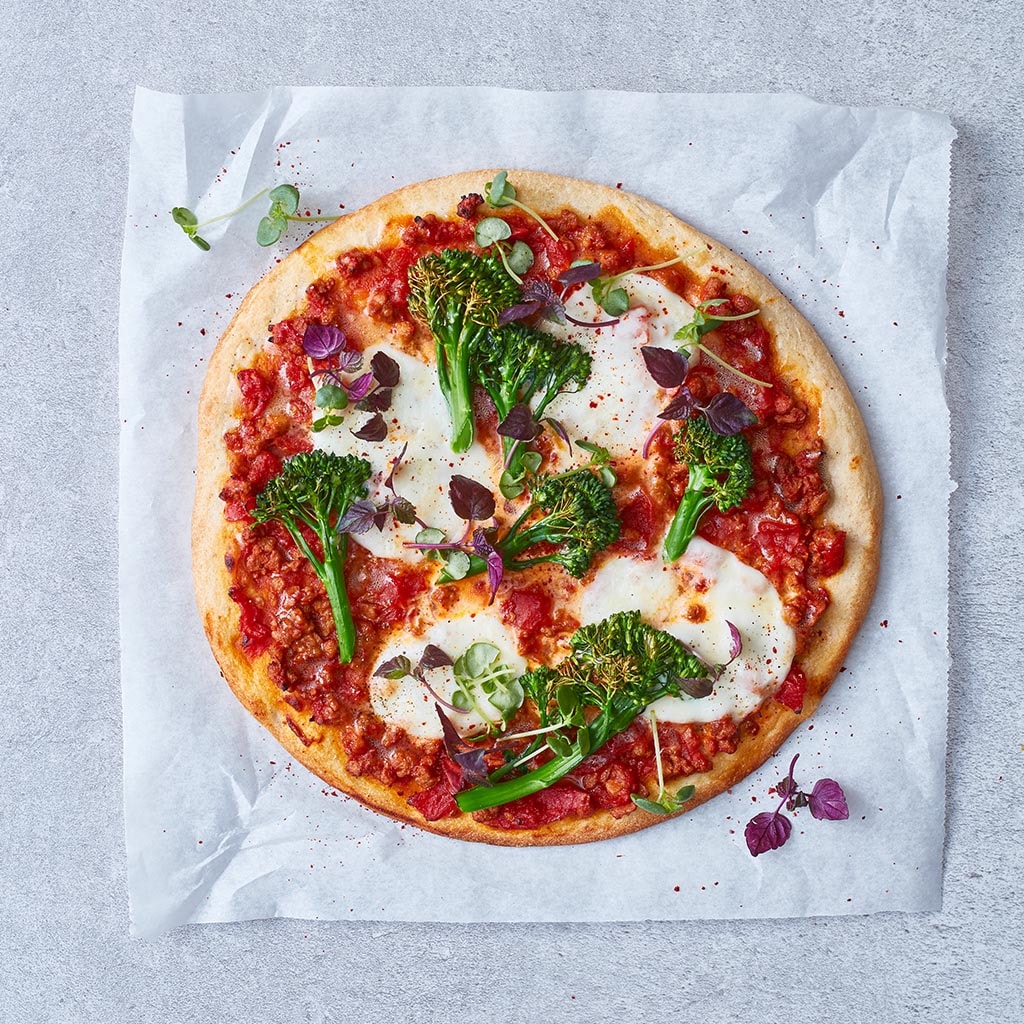 Pizza met vegetarisch gehakt en chipotle